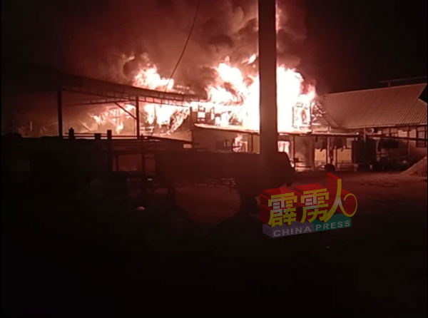 宗教学校凌晨大火，115名学生紧急疏散。