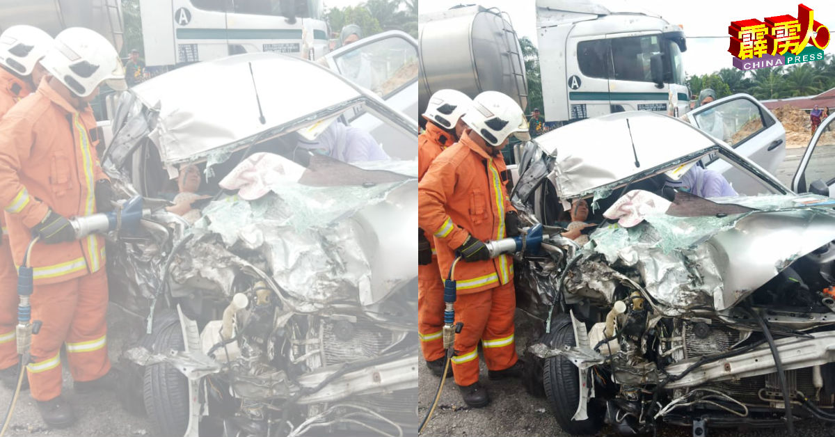 消拯员以救援工具撬开被撞毁的车头及司机座位，移出女司机。（消拯局提供照片）