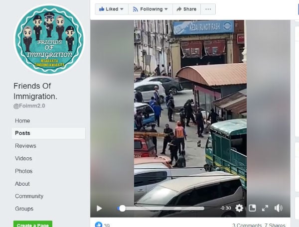 有网民把市政厅拆除旧建筑物的画面，拍成视频并上载至社交媒体。