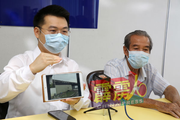 刘国南（左起）展示租户以锌铁围起工厂前后的照片。