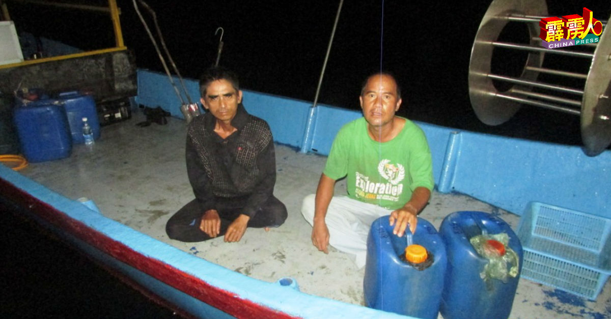 大马海事执法机构，循着渔民提供的消息，寻获2名已失联3天的华裔渔民。