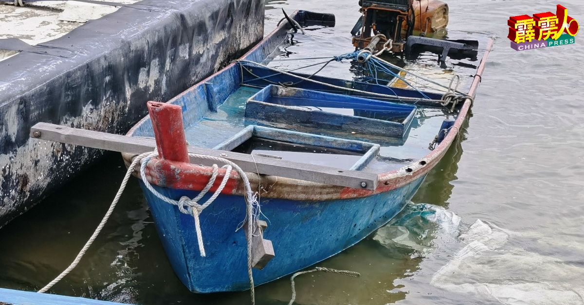 使用推网非法捕鱼器的渔船，船头处设有特别装置。（非涉此案船隻）