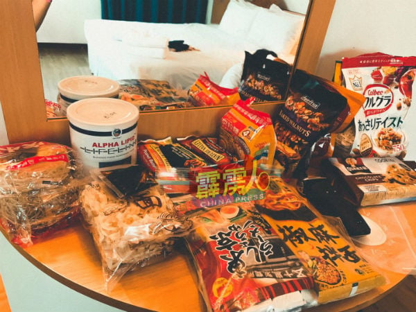 隔离者自备14天的干粮及食粮。 （取自Debbie Ooi面子书）