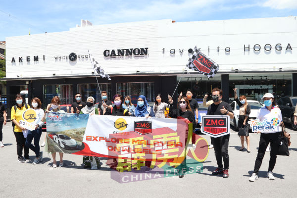 潘艳虹（前排左6起）与祖莱达，一同出席“超跑自驾游霹雳”活动。