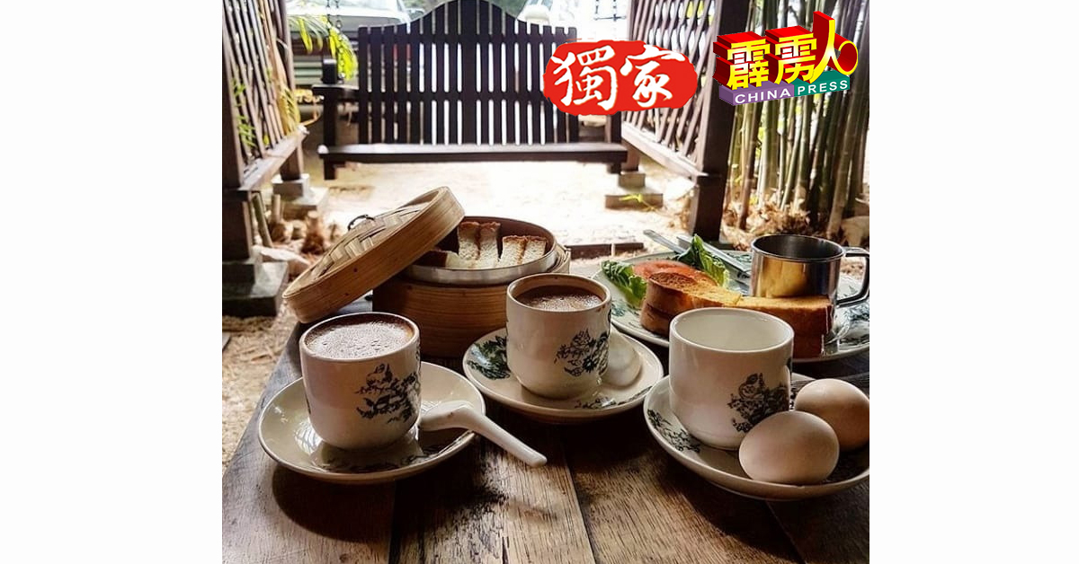 长江白KOPI茶舖有白咖啡、烧面包、半生熟蛋等，是深受市民喜爱的食物。（图取自长江白咖啡面子书）
