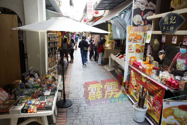 怡保著名旅游景点二奶巷，周日罕见地人烟稀少。