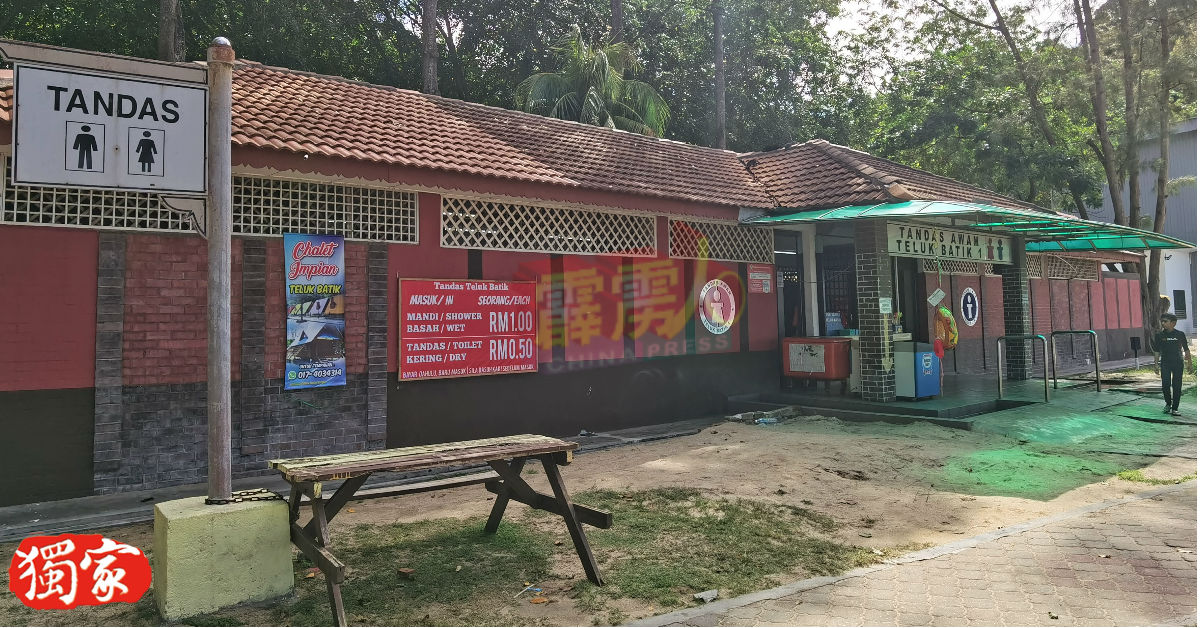 直落峇迪海滩露营基地设有24小时开放的厕所及沐浴间。