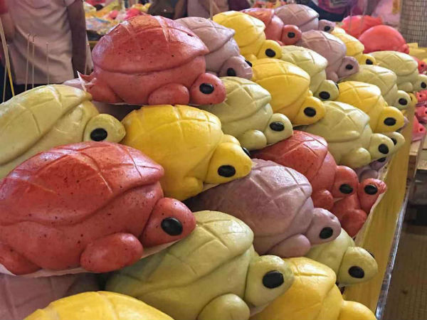 网上售卖的红龟包造型可爱，相当吸睛。