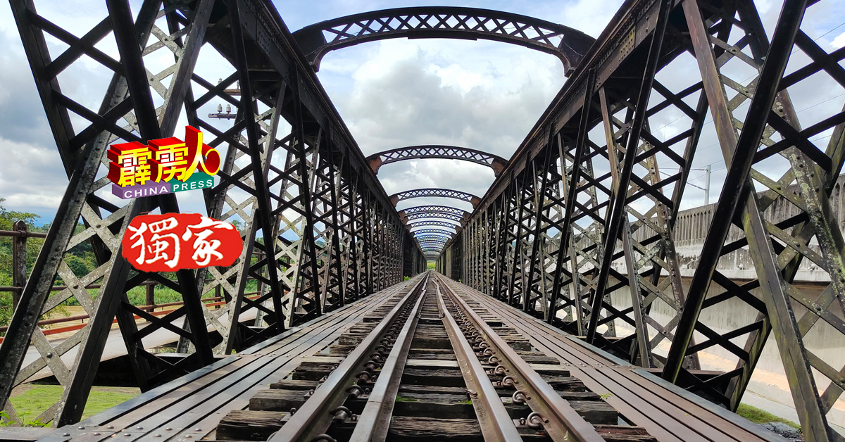 平日游客络绎不绝的维多利亚百年火车桥，也显得孤寂。