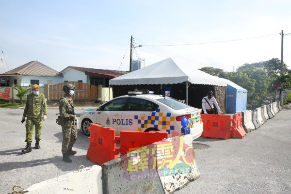 封锁区仅有军警及卫生局官员的车辆获准进入。