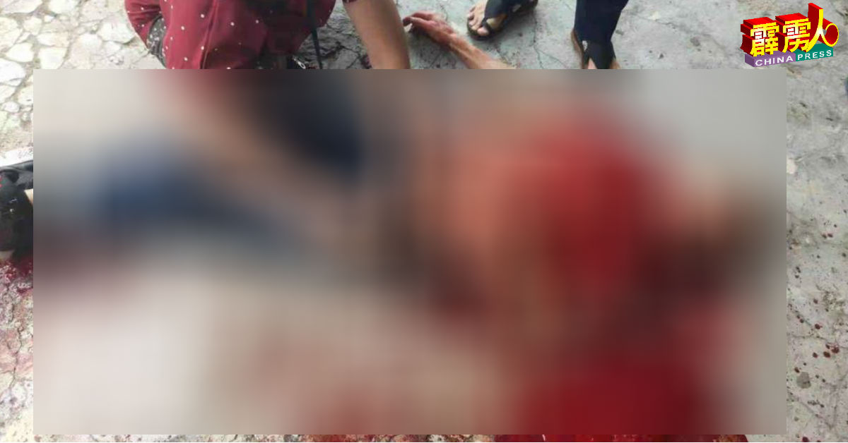 一名华裔水果小贩遭友人以利刀刺中劲项和腹部，惨死在血泊中。