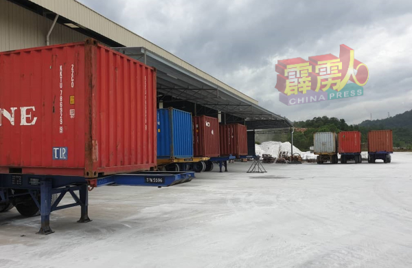 集装箱多滞留在出口国无法及时取回，以致本地出口商缺乏集装箱供装运货物。