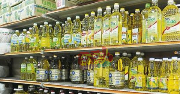 国际原棕油价走高，使市面上的食油价格飙涨20%。（档案照）