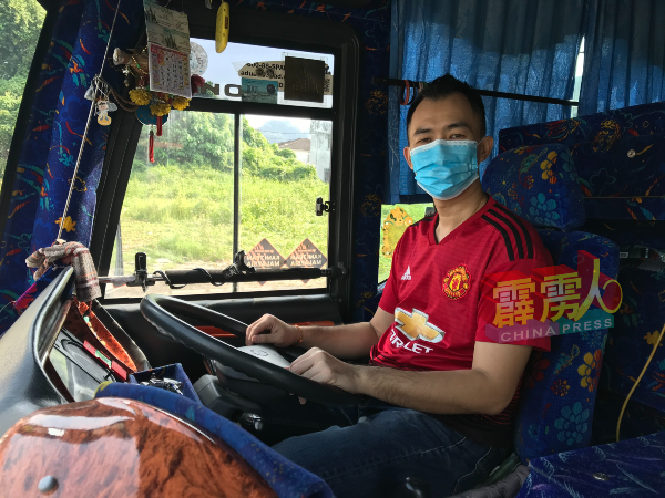 旅游业因受到疫情影响而停顿，陈玮纶已近一年没有没有载送客人。