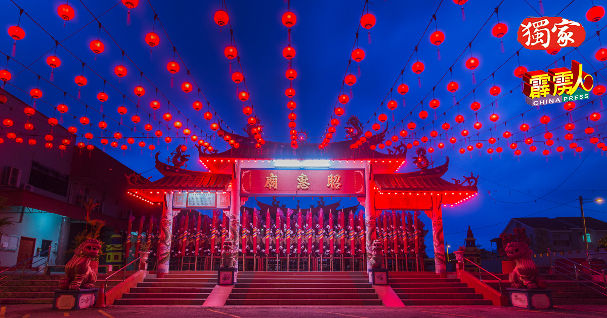 即日起，江沙昭惠庙会在夜间为灯笼亮灯，张灯结綵，喜气洋洋。
