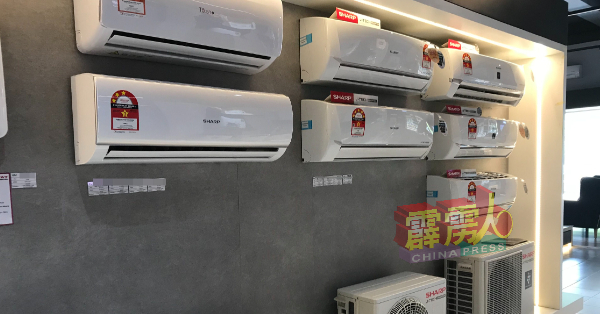 冷气机在大热天期间销量节节上升，大部分商家接获的订单更是翻倍。