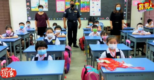 曼绒区学生很自律   穿上校服  上学囉！