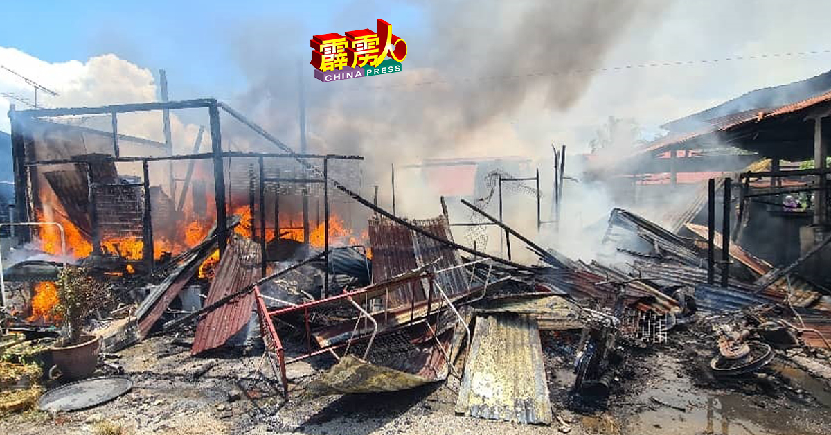 烧肉贩黄安福的住家陷入火海之中。