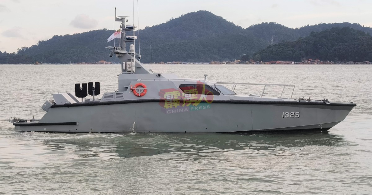 新型快速拦截艇船速可达50节，及可在浅海一带执行任务。