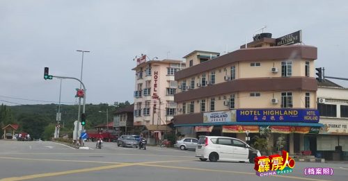 ◤霹雳疫急◢更改SOP后 街道车辆相比首日要多  高乌副县EMCO  次日不再死气沉沉