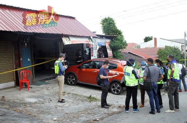 文冬路1间店屋发生谋杀案，怡保警方前往调查。