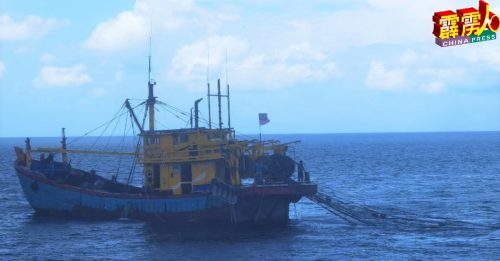 在沿岸12海里内违规作业   深海渔船连船带人被扣押！