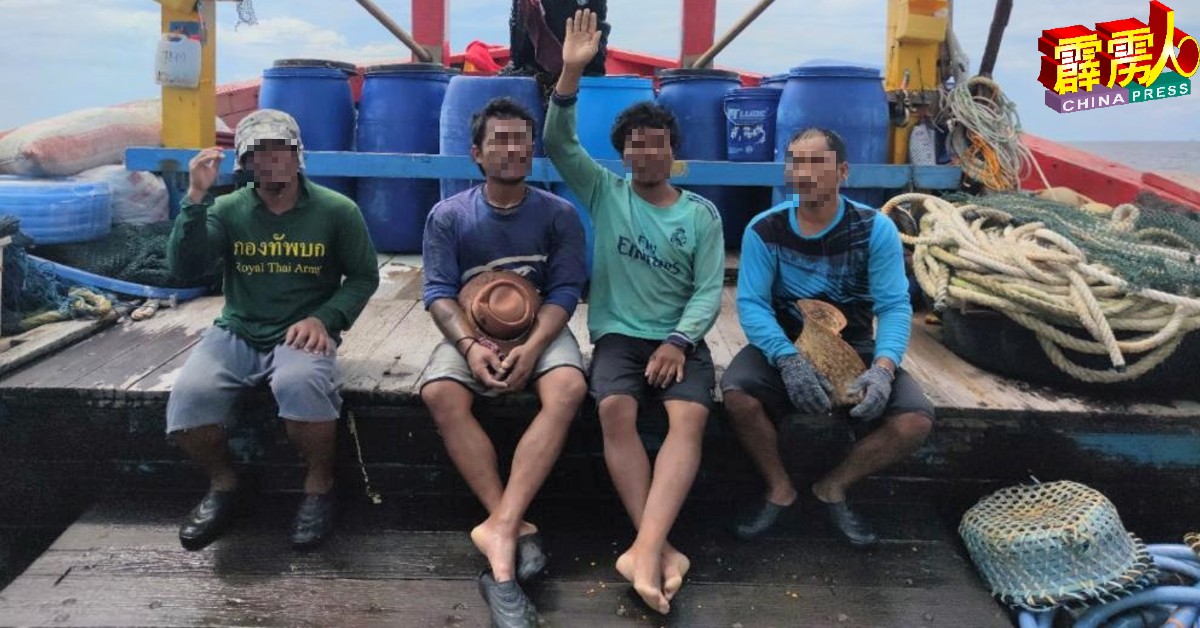 被船带人遭扣押的4名泰国籍船员，均拥有合法证件。