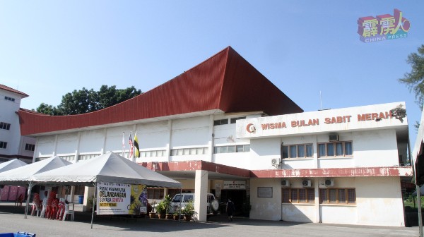 霹雳州政府在霹雳红新月会礼堂设置街友收容中心。
