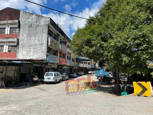 甘榜拉惹处处人烟稀少，商店大部分都关闭，当中当地的饮食业及杂货店，也有一半未有开门营业。（受访者提供）