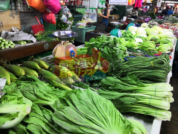 受金马崙甘榜拉惹5个地区落实强管令影响，怡保市的金马崙菜价在过去2天上升近一倍。