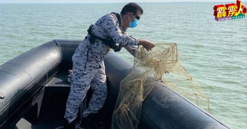 霹雳河口2地点   霹雳海事执法机构充公110套非法奎笼