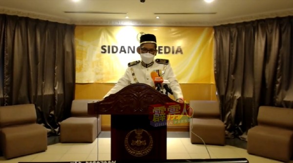 阿末法依扎在周三（25日）霹雳州议会休会后，于记者会上发表谈话。