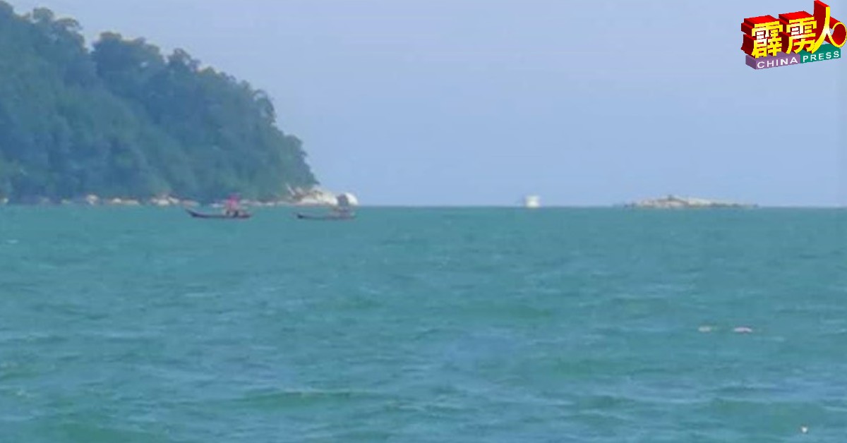 1名老渔民疑在丹绒汉都一带海域坠海失踪。