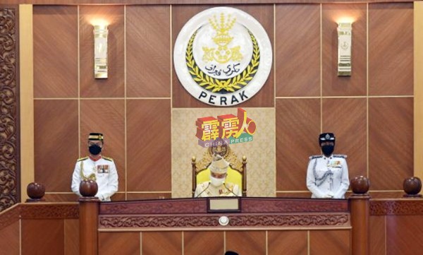 霹雳州苏丹纳兹林沙发表施政御词。