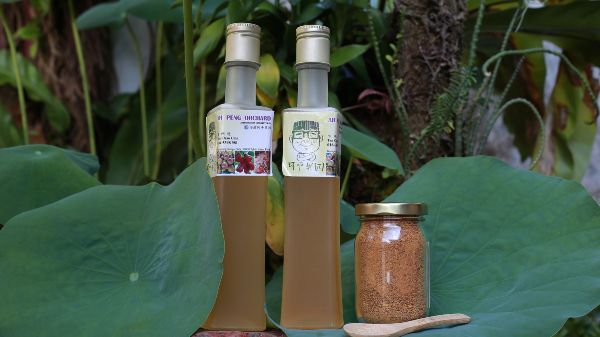 “阿平果园”银蜂蜜与花粉凭着高级品质，成为各族抢购的“网红产品”。