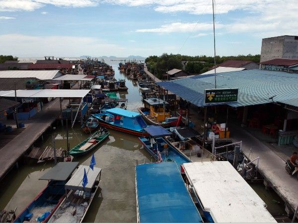 双武隆渔村业者已通知外劳渔民不可外出。
