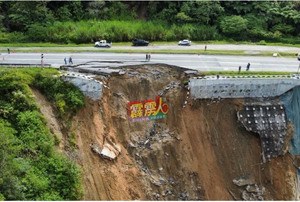 新邦波赖至金马崙高原第43.95公里路，于9月18日傍晚发生路段坍塌。（档案照）