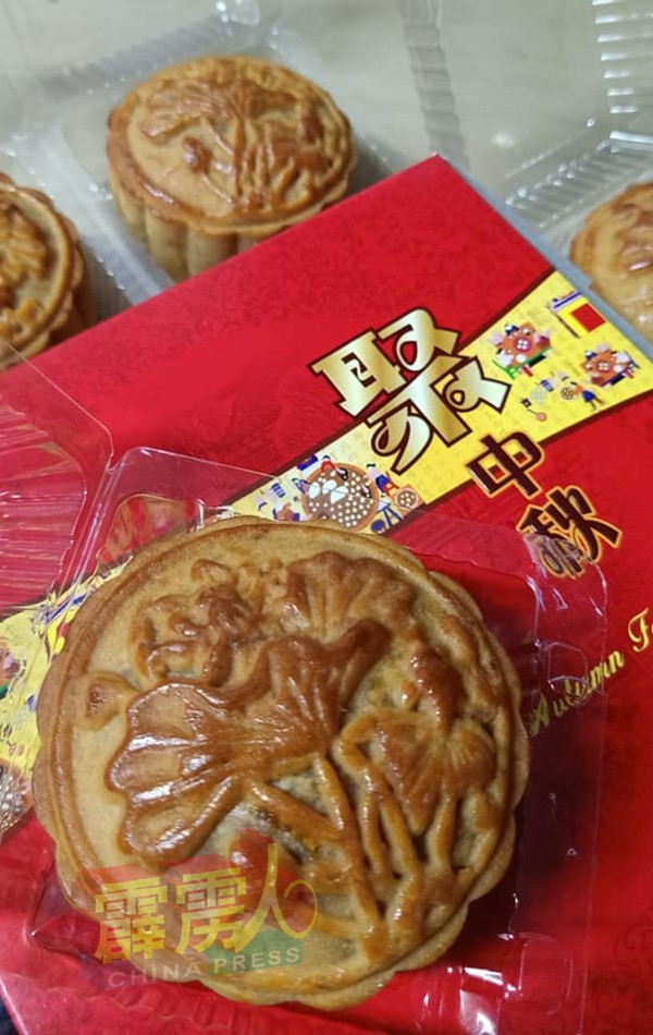李小姐自制的传统月饼。