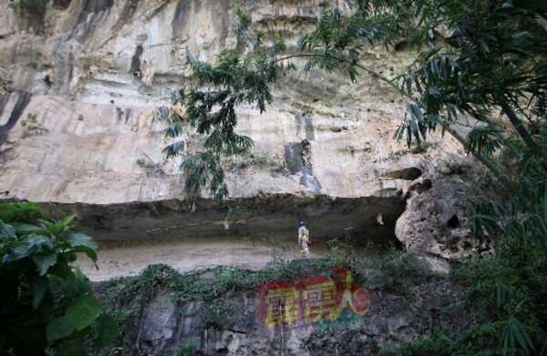 壁画于珠宝拱桥洞一处峭壁的溶洞发现。 (马新社)