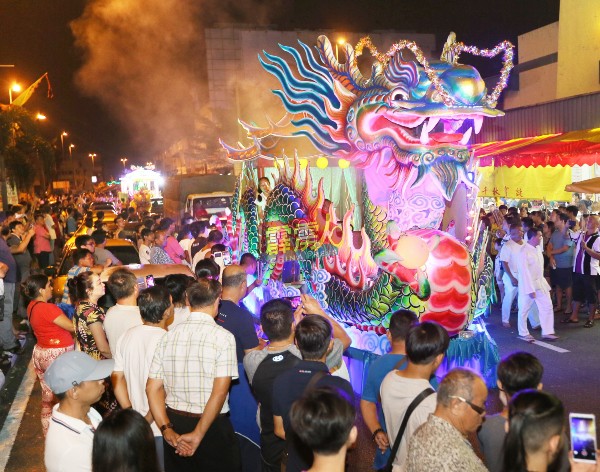 盛大的庆祝场面，也吸引游客及市民观赏仪式。
