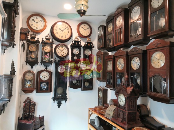 洪茂强收藏的每一个古董时钟，都有它独特的故事。