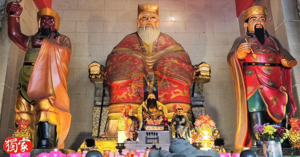 实兆远巴西班尖品仙祠大伯公庙内的神像庄严美观。