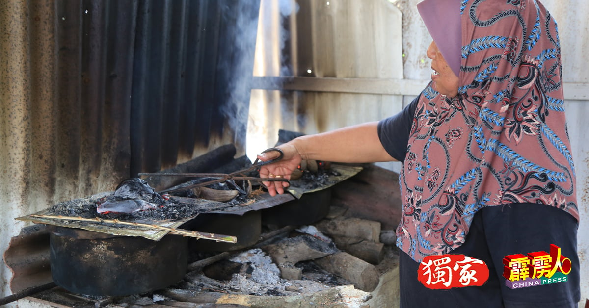 奇雅：烘烤鸡蛋糕时，必须良好控制上层与下层火的热度，这才能确保烤出颜色均匀，金黄色好看的鸡蛋糕。