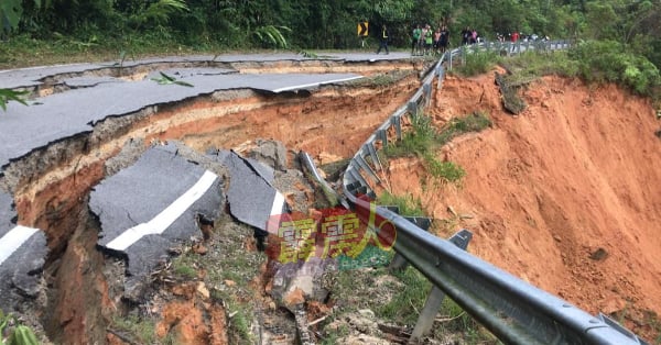 和丰波斯拥（Pos Yum）原住民区主要出入道路发生土崩，情况骇人。