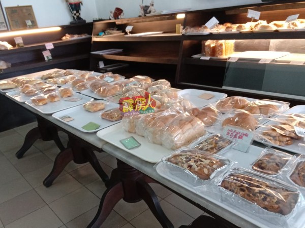 传统家庭式手工麵包售价维持在1令吉60仙至2令吉80仙，业者暂未调整价格。