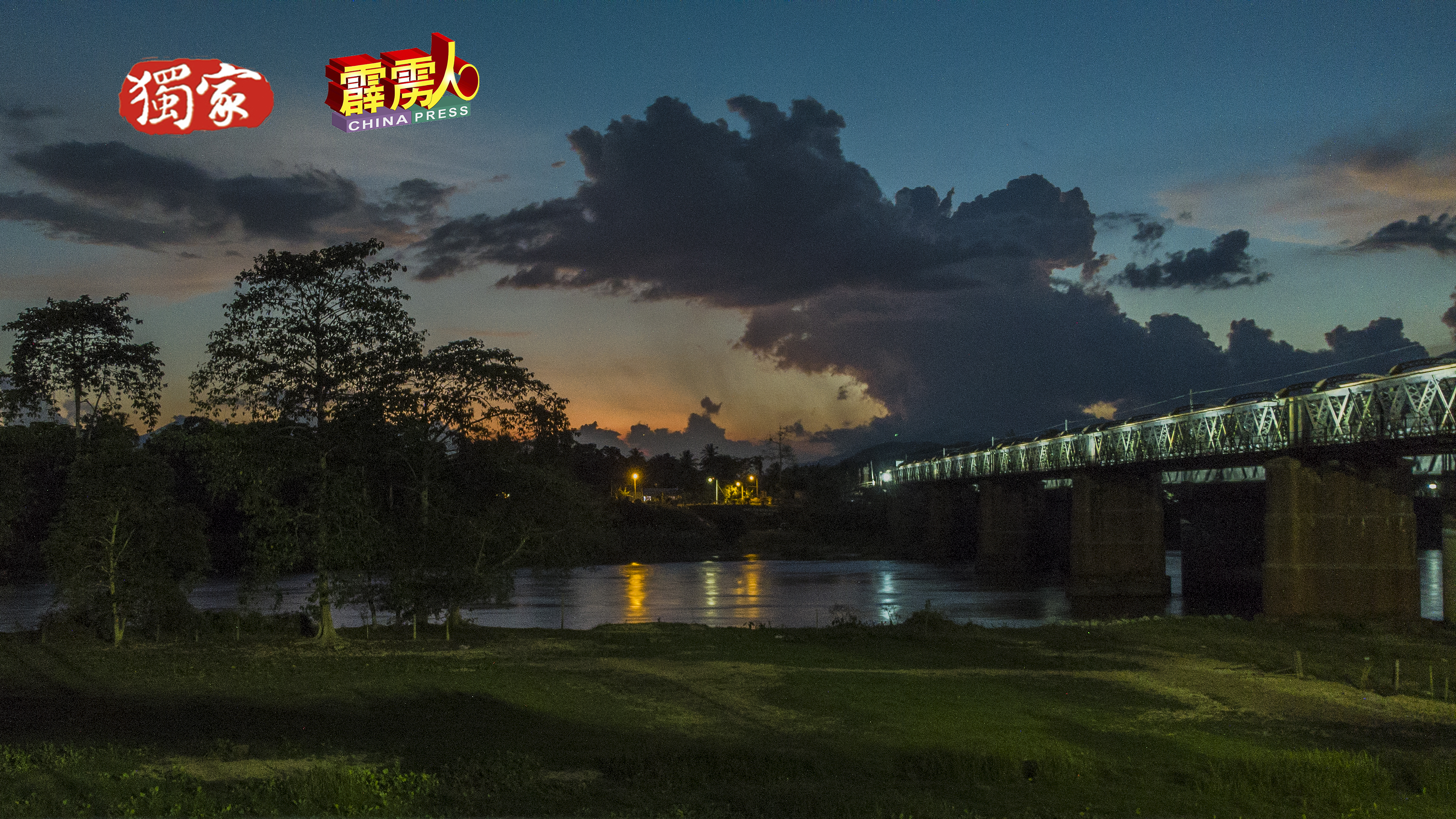 维多利亚百年火车桥已获提升，包括在去年增设LED灯，在夜晚大放光明。