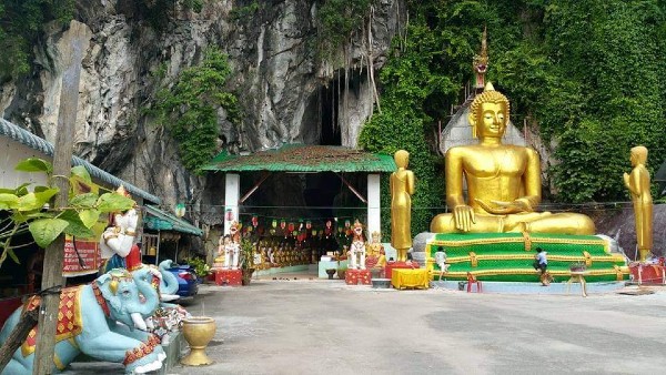 巴占Wat Puthanimittan暹庙也接获需在30天的逼迁令。