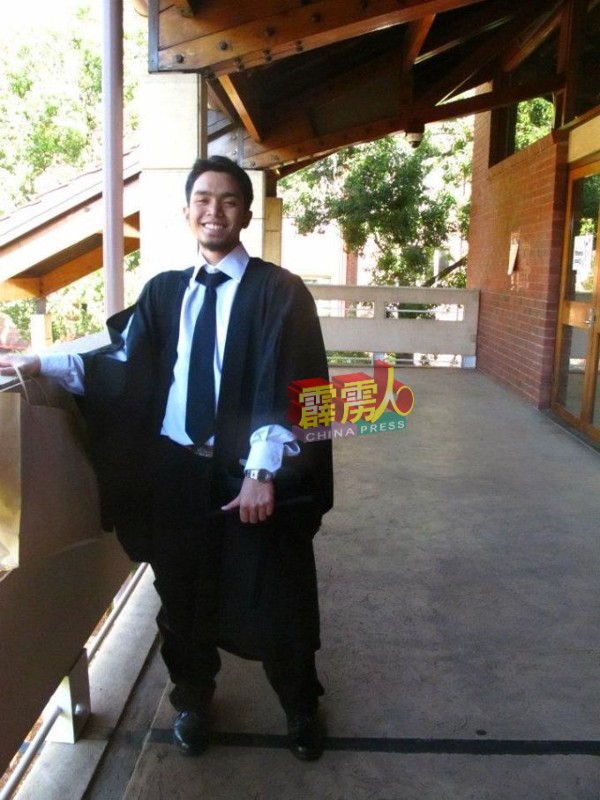 阿里夫2013年在澳洲阿德莱德大学毕业。