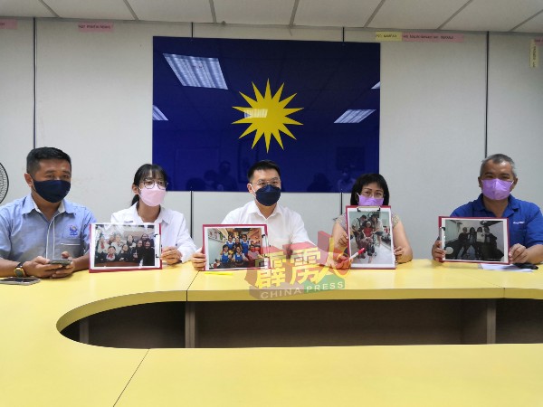 温慧娟（右2）在吴康华（右起）、刘国南、张接莉及宋伟钊陪同下召开记者会，希望能为女儿筹得医药费。