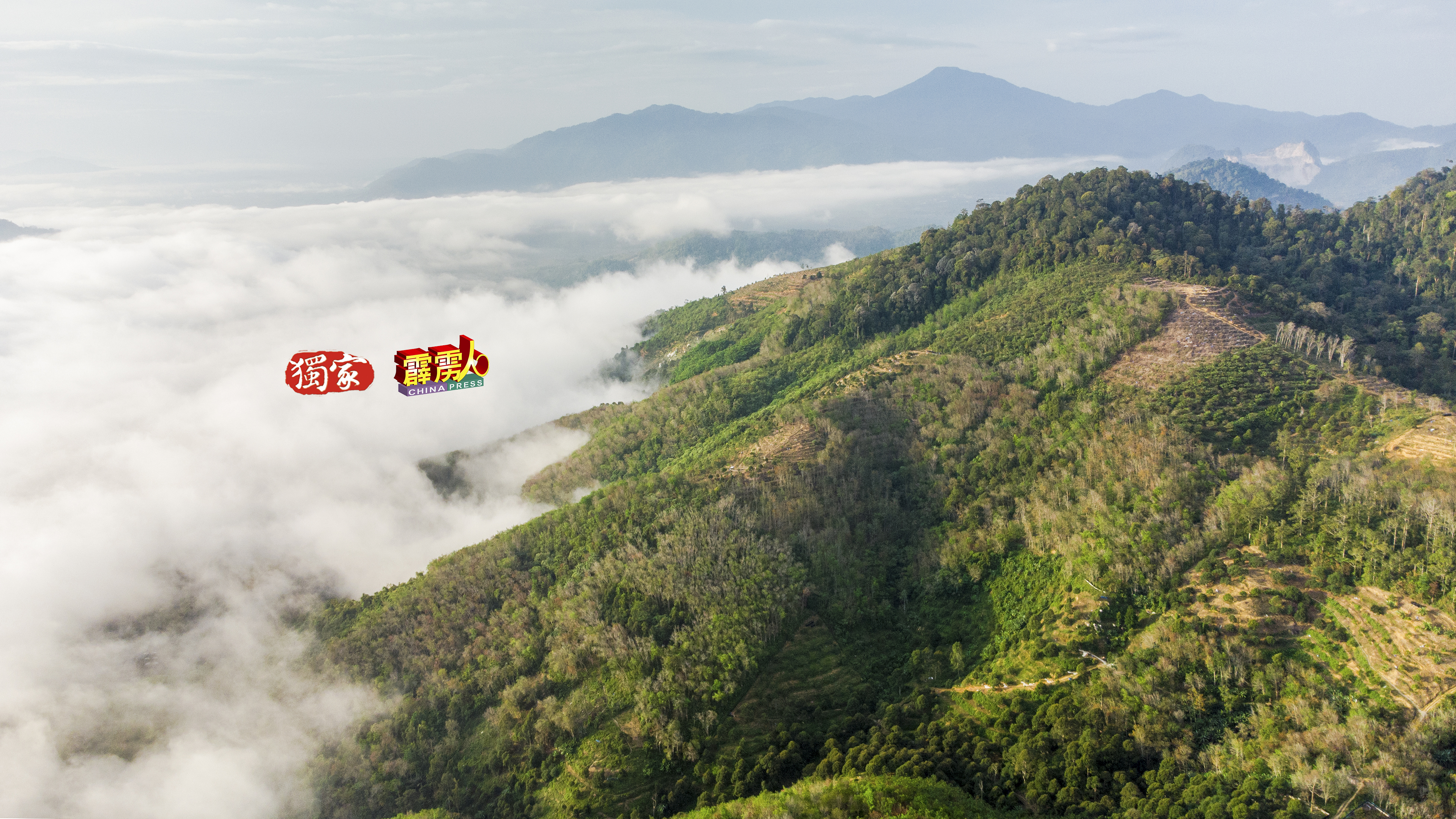 壮观的云海围绕着利民加地山，可遇不可求。